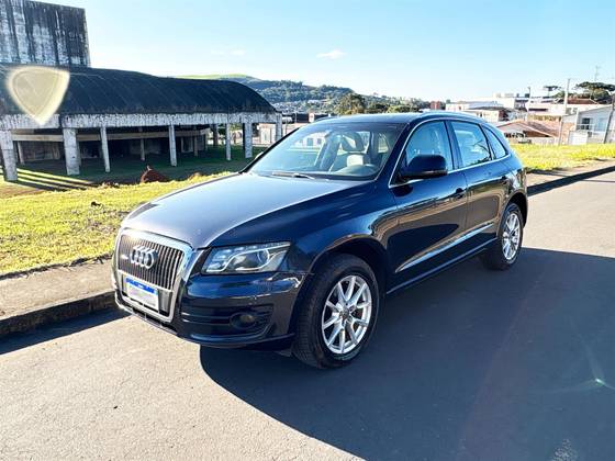 AUDI Q5 2.0 TFSI AMBIENTE 16V 211CV GASOLINA 4P AUTOMÁTICO AUDI Q5 2.0 TFSI AMBIENTE 16V 211CV GASOLINA 4P AUTOMÁTICO